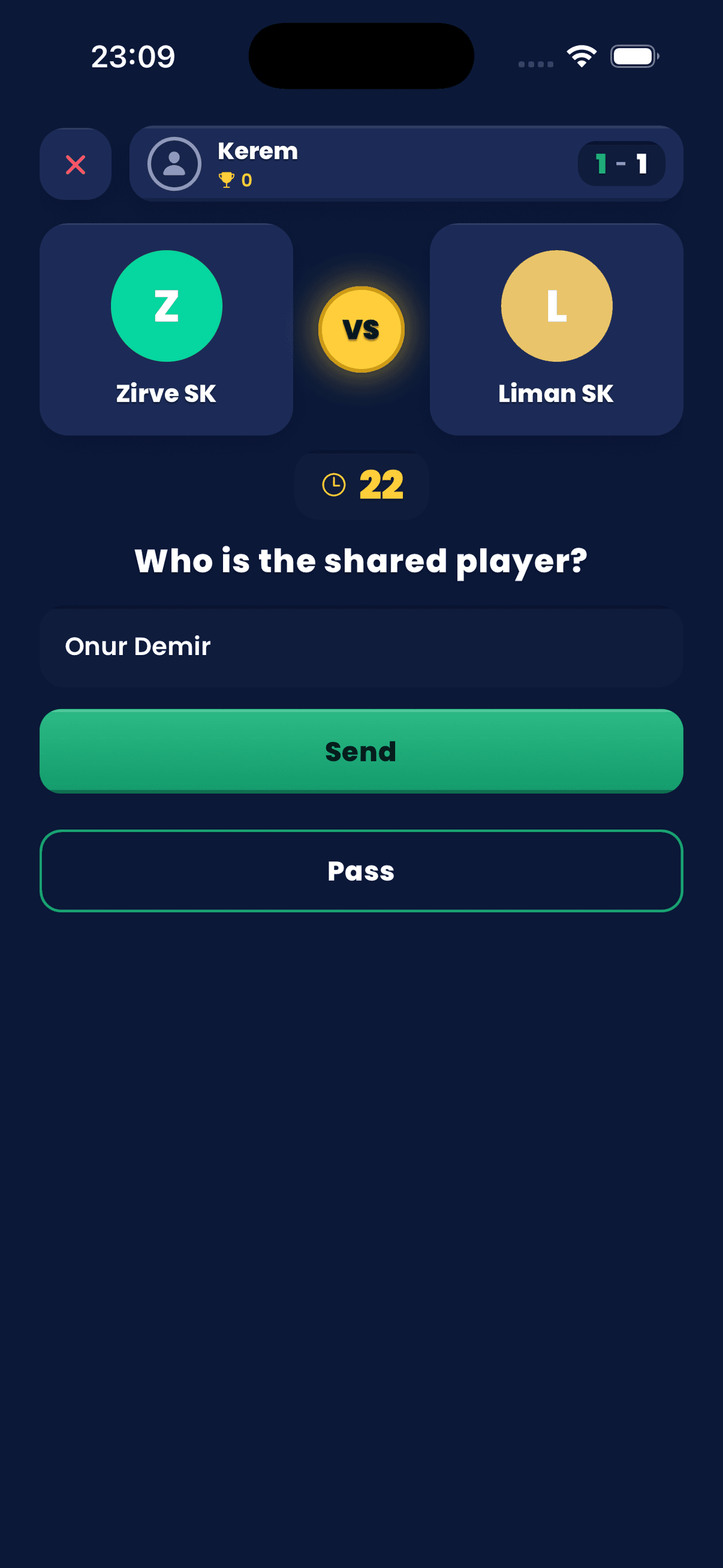 Guess screen: two clubs, a countdown and the question “Who is the shared player?”